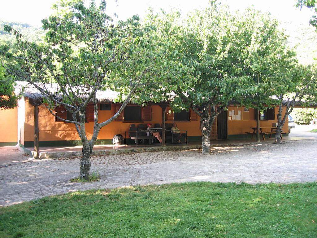 Albergue Turistico Valle Del Ambroz แอร์วาส ภายนอก รูปภาพ