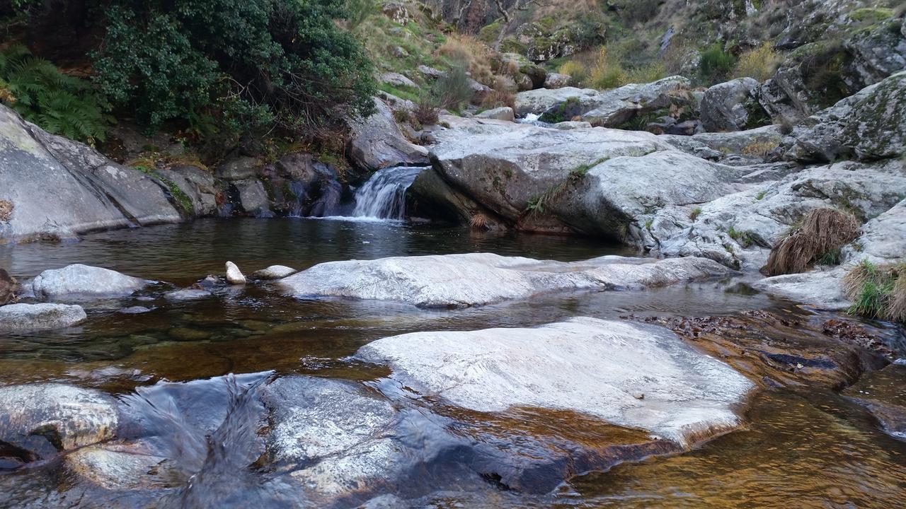 Albergue Turistico Valle Del Ambroz แอร์วาส ภายนอก รูปภาพ